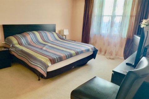 Condo in Hallandale Beach, Florida, 2 bedrooms  № 1929189 - photo 13