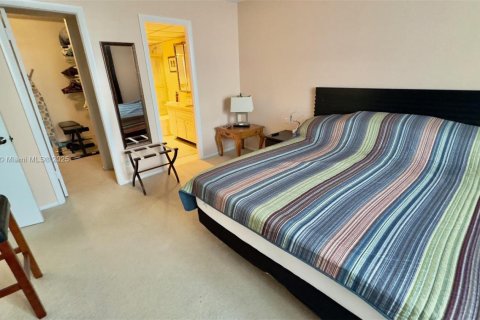 Condo in Hallandale Beach, Florida, 2 bedrooms  № 1929189 - photo 16