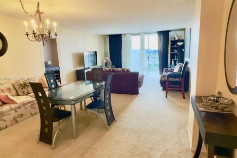 Condo in Hallandale Beach, Florida, 2 bedrooms  № 1929189 - photo 5