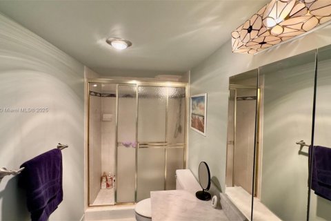Condo in Hallandale Beach, Florida, 2 bedrooms  № 1929189 - photo 19