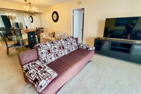 Condo in Hallandale Beach, Florida, 2 bedrooms  № 1929189 - photo 7