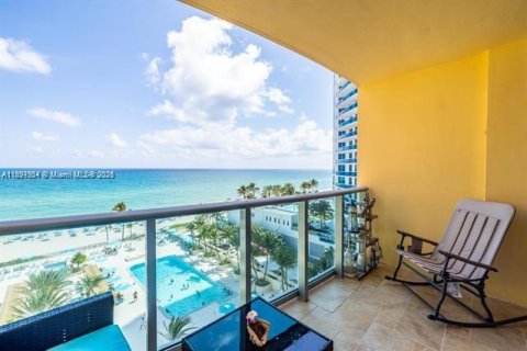 Condominio en alquiler en Hollywood, Florida, 1 dormitorio, 69.21 m2 № 1952160 - foto 25