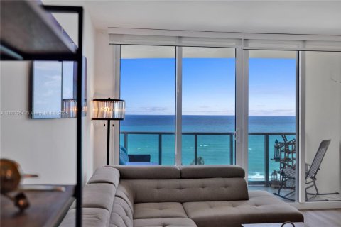Condominio en alquiler en Hollywood, Florida, 1 dormitorio, 69.21 m2 № 1952160 - foto 2