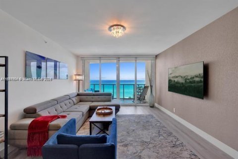 Condominio en alquiler en Hollywood, Florida, 1 dormitorio, 69.21 m2 № 1952160 - foto 26
