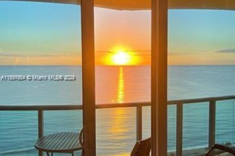 Condominio en alquiler en Hollywood, Florida, 1 dormitorio, 69.21 m2 № 1952160 - foto 23