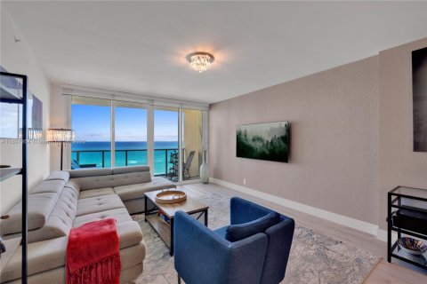 Condominio en alquiler en Hollywood, Florida, 1 dormitorio, 69.21 m2 № 1952160 - foto 12