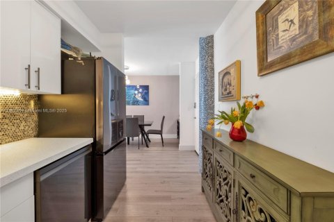 Condominio en alquiler en Hollywood, Florida, 1 dormitorio, 69.21 m2 № 1952160 - foto 6