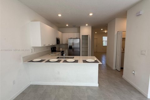 Touwnhouse à louer à Miami, Floride: 4 chambres, 169.08 m2 № 2063171 - photo 21