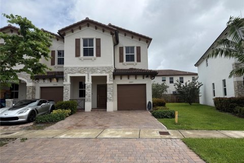 Touwnhouse à Miami, Floride 4 chambres, 169.08 m2 № 2063171