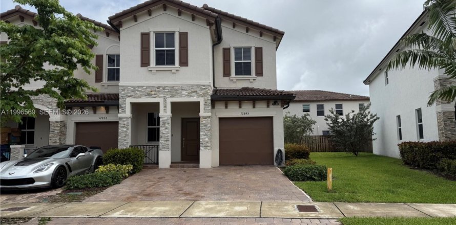 Touwnhouse à Miami, Floride 4 chambres, 169.08 m2 № 2063171