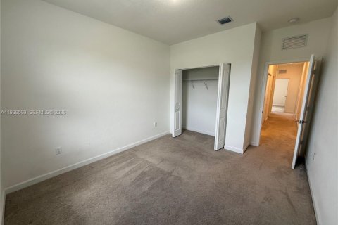 Touwnhouse à louer à Miami, Floride: 4 chambres, 169.08 m2 № 2063171 - photo 12