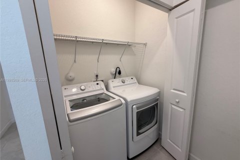 Touwnhouse à louer à Miami, Floride: 4 chambres, 169.08 m2 № 2063171 - photo 25