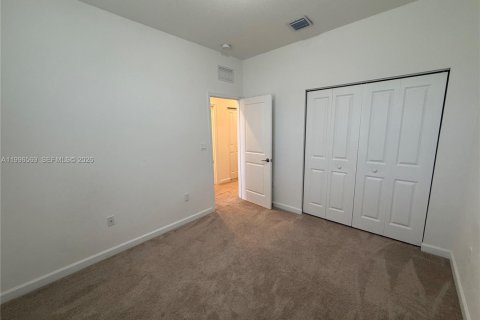 Touwnhouse à louer à Miami, Floride: 4 chambres, 169.08 m2 № 2063171 - photo 9