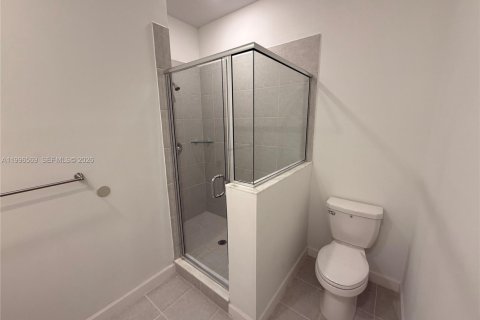 Touwnhouse à louer à Miami, Floride: 4 chambres, 169.08 m2 № 2063171 - photo 6