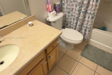 Купить кондоминиум в Саут-Майами, Флорида 2 спальни, 93.83м2, № 1975228 - фото 9