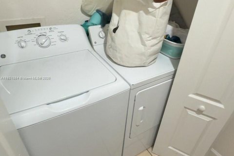 Купить кондоминиум в Саут-Майами, Флорида 2 спальни, 93.83м2, № 1975228 - фото 11