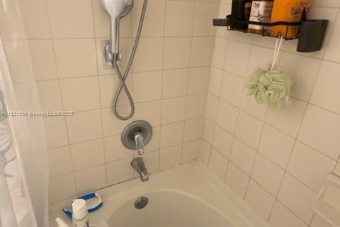 Купить кондоминиум в Саут-Майами, Флорида 2 спальни, 93.83м2, № 1975228 - фото 10