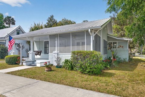 House in Gainesville, Florida 3 bedrooms, 156.26 sq.m. № 2231594