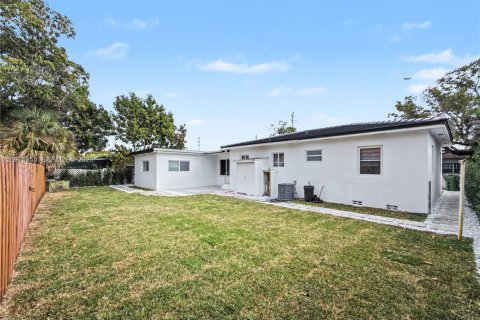 Villa ou maison à vendre à Miami, Floride: 3 chambres, 154.87 m2 № 2032214 - photo 2