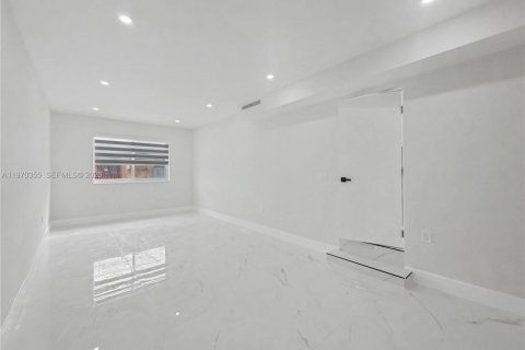 Villa ou maison à vendre à Miami, Floride: 3 chambres, 154.87 m2 № 2032214 - photo 12