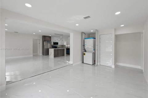 Villa ou maison à vendre à Miami, Floride: 3 chambres, 154.87 m2 № 2032214 - photo 11