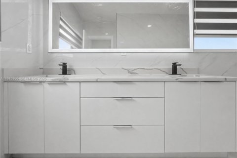 Villa ou maison à vendre à Miami, Floride: 3 chambres, 154.87 m2 № 2032214 - photo 14