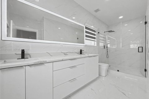 Villa ou maison à vendre à Miami, Floride: 3 chambres, 154.87 m2 № 2032214 - photo 15
