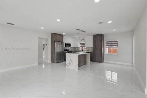 Villa ou maison à vendre à Miami, Floride: 3 chambres, 154.87 m2 № 2032214 - photo 6