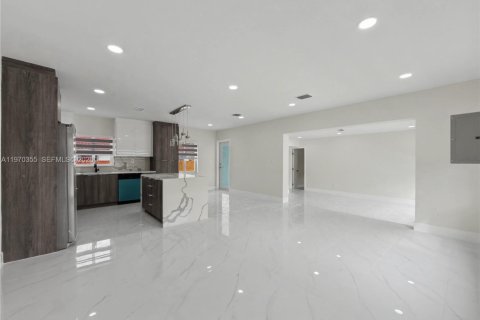 Villa ou maison à vendre à Miami, Floride: 3 chambres, 154.87 m2 № 2032214 - photo 9