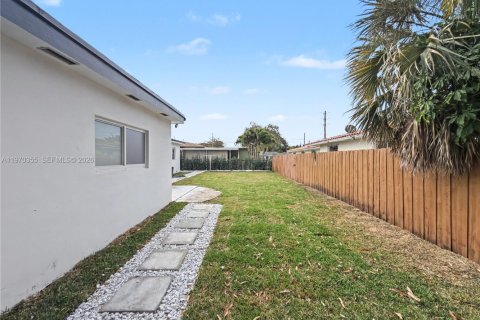 Villa ou maison à vendre à Miami, Floride: 3 chambres, 154.87 m2 № 2032214 - photo 3