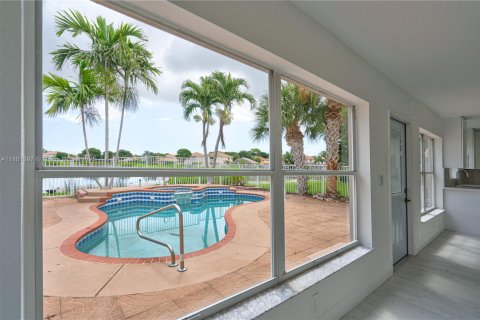 House in Lake Worth, Florida 4 bedrooms, 199.28 sq.m. № 1689515 - photo 5