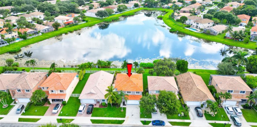 House in Lake Worth, Florida 4 bedrooms, 199.28 sq.m. № 1689515