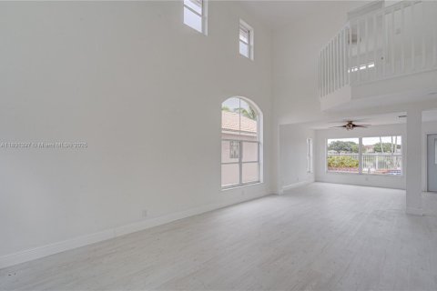 House in Lake Worth, Florida 4 bedrooms, 199.28 sq.m. № 1689515 - photo 7