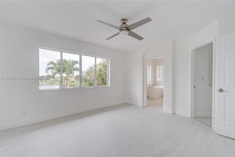 House in Lake Worth, Florida 4 bedrooms, 199.28 sq.m. № 1689515 - photo 19