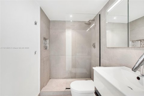 Copropriété à vendre à Miami Beach, Floride: 1 chambre, 66.89 m2 № 1968946 - photo 15