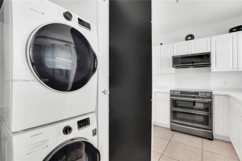 Copropriété à vendre à Miami Beach, Floride: 1 chambre, 66.89 m2 № 1968946 - photo 11