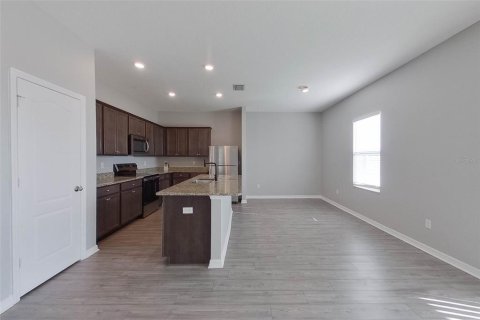 Villa ou maison à louer à Brooksville, Floride: 5 chambres, 210.7 m2 № 2115348 - photo 4