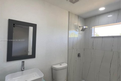 Propiedad comercial en venta en Lehigh Acres, Florida № 1948347 - foto 26