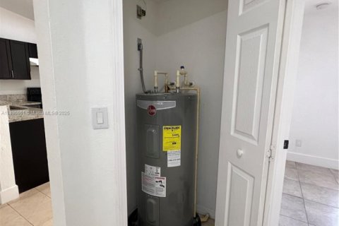 Propiedad comercial en venta en Lehigh Acres, Florida № 1948347 - foto 16