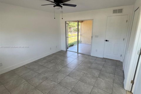 Propiedad comercial en venta en Lehigh Acres, Florida № 1948347 - foto 23