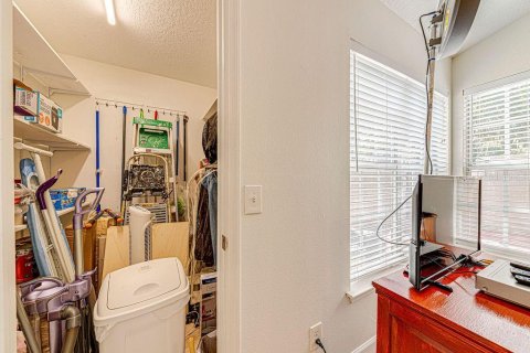 Condo in Lake Mary, Florida, 2 bedrooms  № 2220154 - photo 15