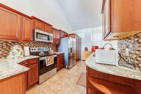 Condo in Lake Mary, Florida, 2 bedrooms  № 2220154 - photo 8