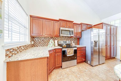 Condo in Lake Mary, Florida, 2 bedrooms  № 2220154 - photo 9