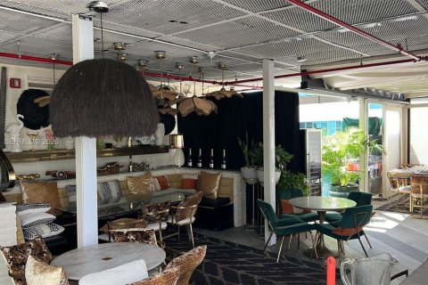 Condo in Miami, Florida, 1 bedroom  № 2001861 - photo 16