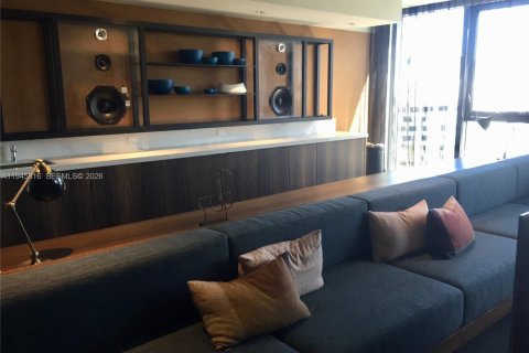 Condo in Miami, Florida, 1 bedroom  № 2001861 - photo 29