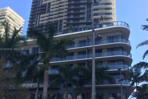 Condo in Miami, Florida, 1 bedroom  № 2001861 - photo 12