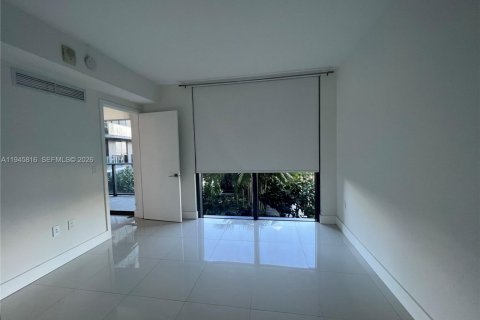 Condo in Miami, Florida, 1 bedroom  № 2001861 - photo 6