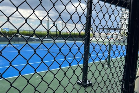 Condo in Miami, Florida, 1 bedroom  № 2001861 - photo 18