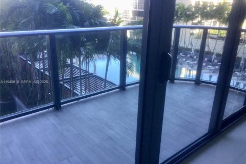 Condo in Miami, Florida, 1 bedroom  № 2001861 - photo 11