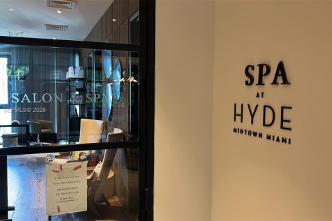 Condo in Miami, Florida, 1 bedroom  № 2001861 - photo 23